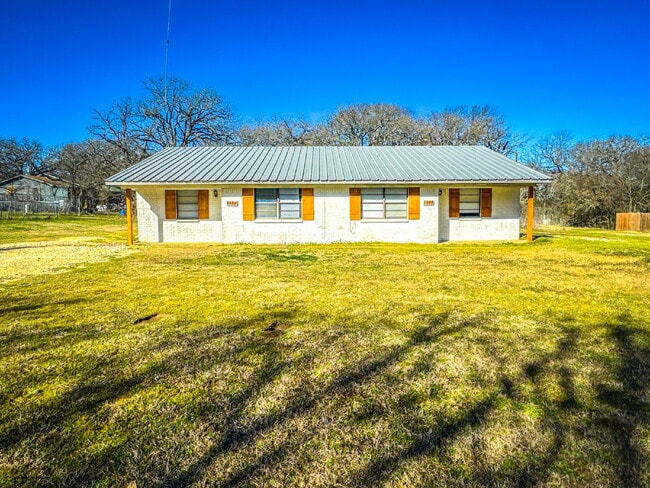 Building Photo - Unit 1 is a 2 Bedroom, 1 Bath in the Quite Country of Johnson County Unit 1