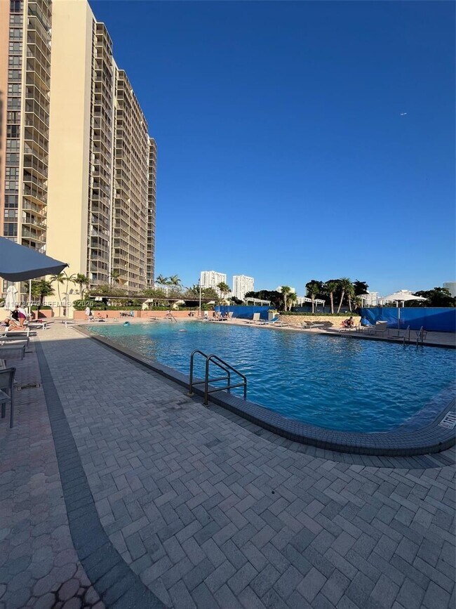 Photo - 20301 W Country Club Dr Unit 625