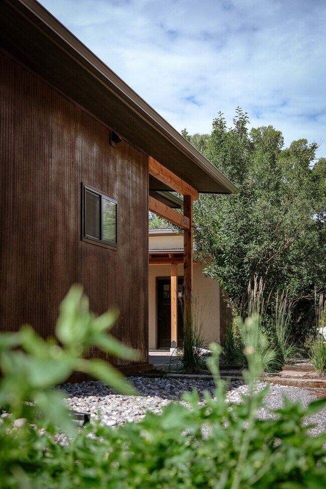 Photo - 455 Front St