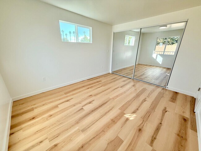 Photo - 2922 8th Ave Unidad 2924 1/4 8th Ave