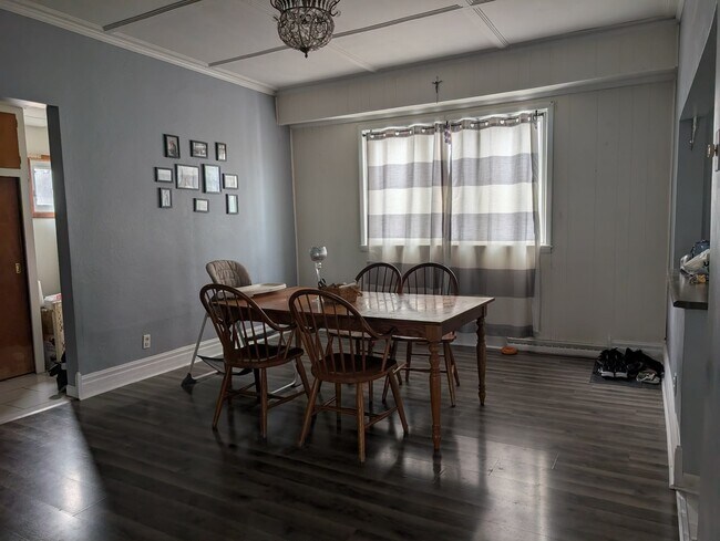 Photo - 483 S Franklin St