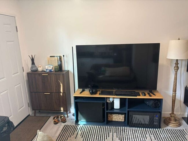 Building Photo - 4261 Eta St