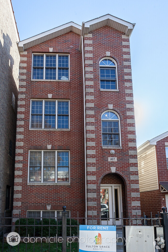 Building Photo - 1417 W Erie St Unit 2 Rental