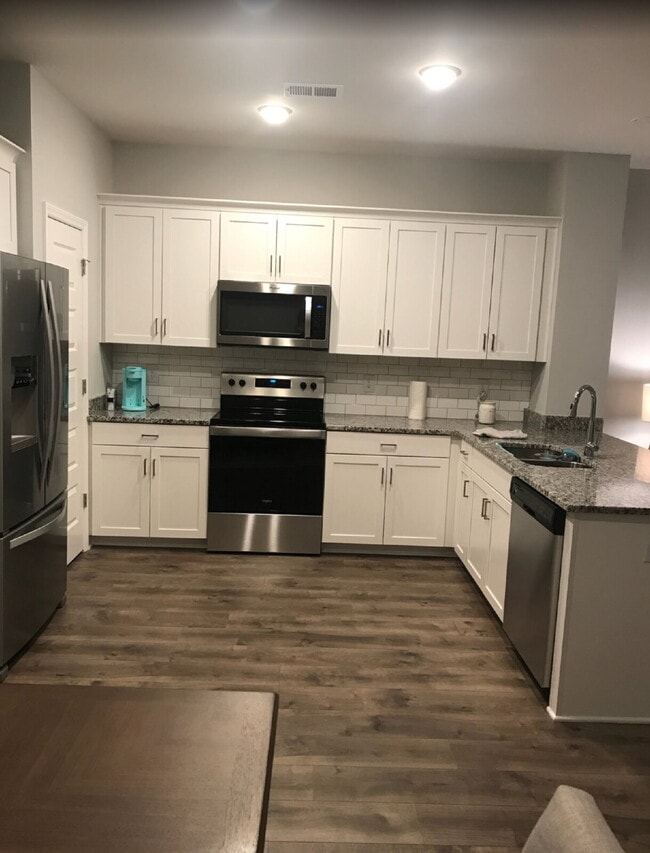 Photo - "Charming 2-Bedroom Retreat in Hendersonvi...