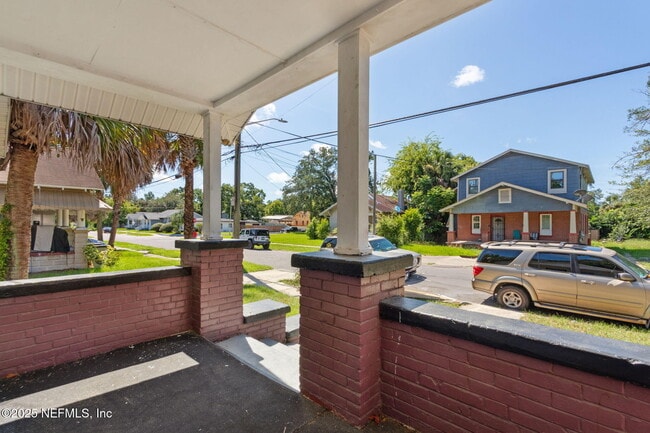 Photo - 421 W 18th St