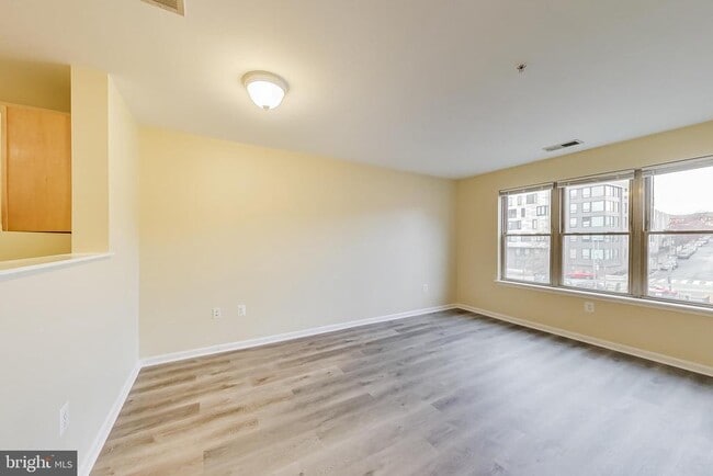 Photo - 1343 Clifton St NW Unidad 204