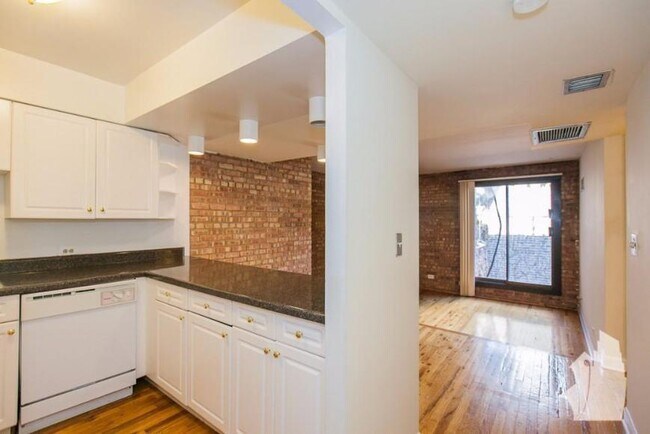 Photo - 2 bedroom in Chicago IL 60610 Unit A4