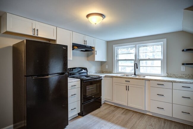 Photo - 237 Queen St Unit #3