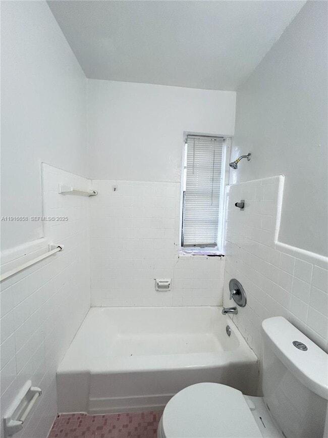 Photo - 667 NE 86th St Unidad 3B