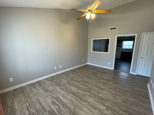 Photo - 3 Bedroom 2 Bath Home For Rent Near 101st!