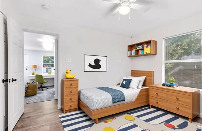 Photo - Charming 2 Bed / 1 Bath Duplex with Backyard