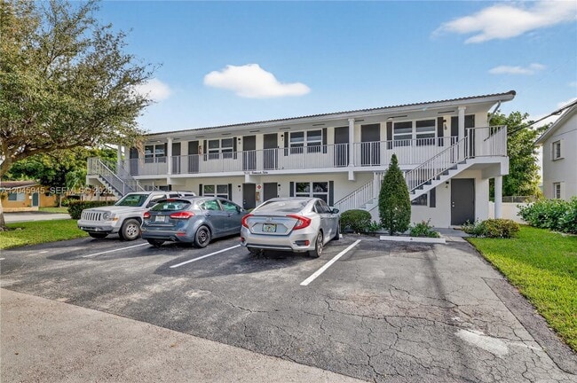 Building Photo - 1520 NE 56th St Unit 8