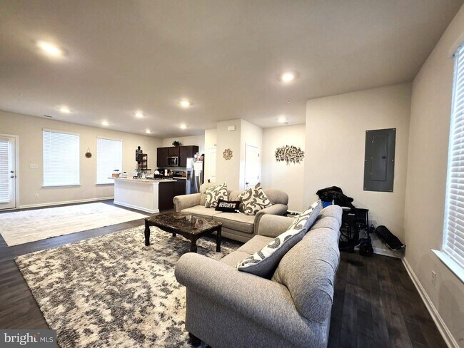 Photo - 407 Stream Valley Ct