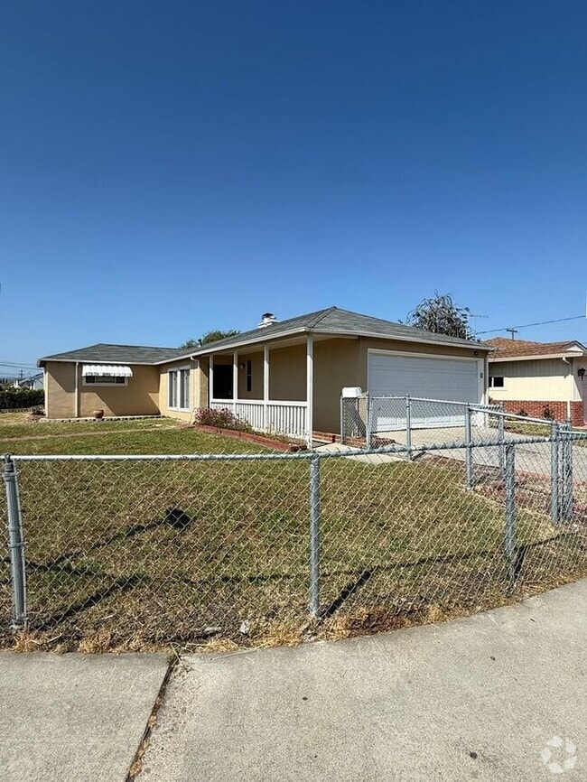 Building Photo - Charming 3-bedroom, 2-bathroom home