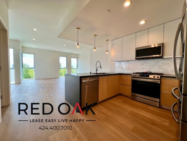 Building Photo - 1001 N Fairfax Ave Unit PH3 Rental