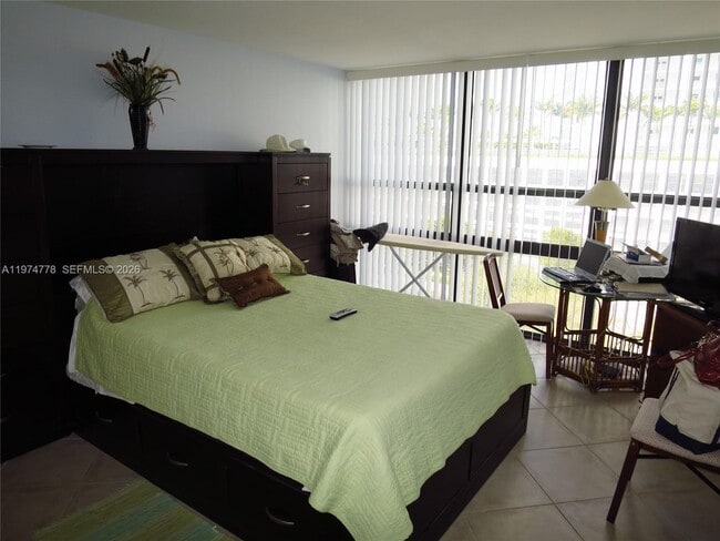 Photo - 600 NE 36th St Unidad 619