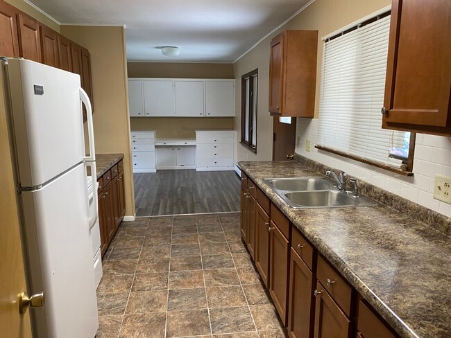 Photo - 504 E Main St