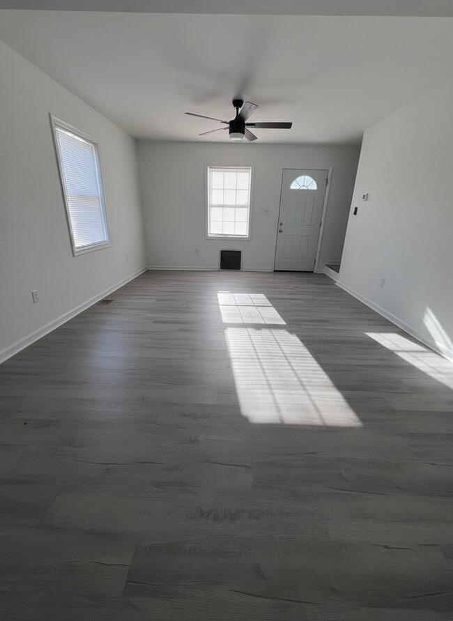 Photo - 902 Hanson St