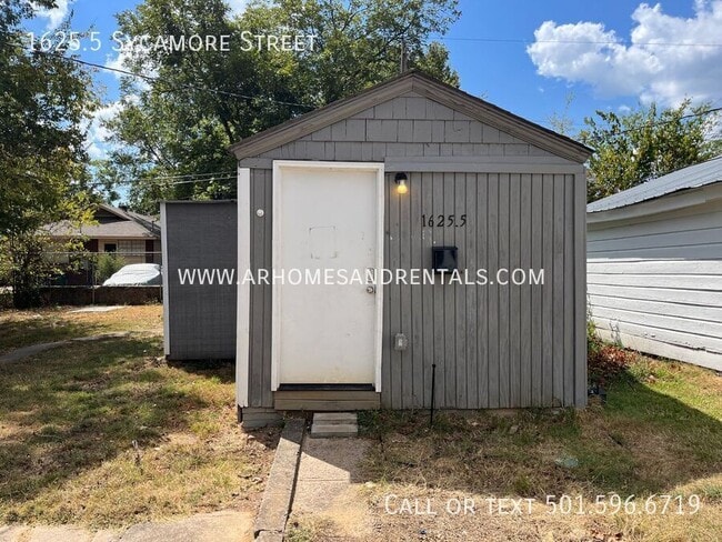 Building Photo - 1625.5 Sycamore St Rental
