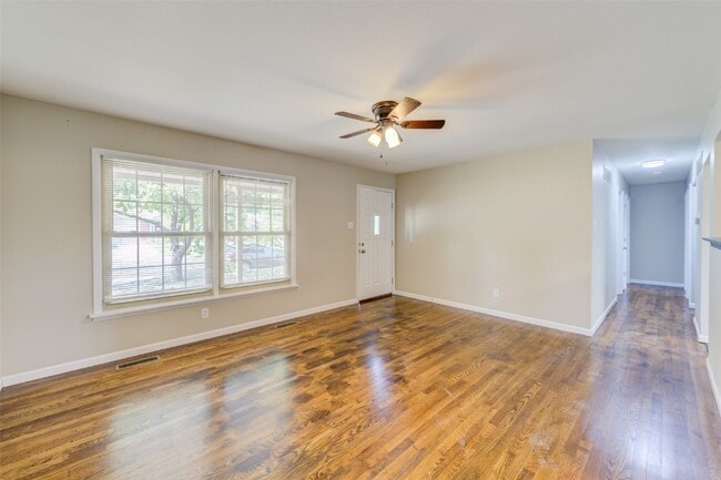 Building Photo - 624 S Pam Ave