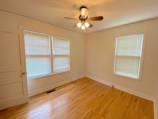 Photo - 3640 Shirlwood Ave