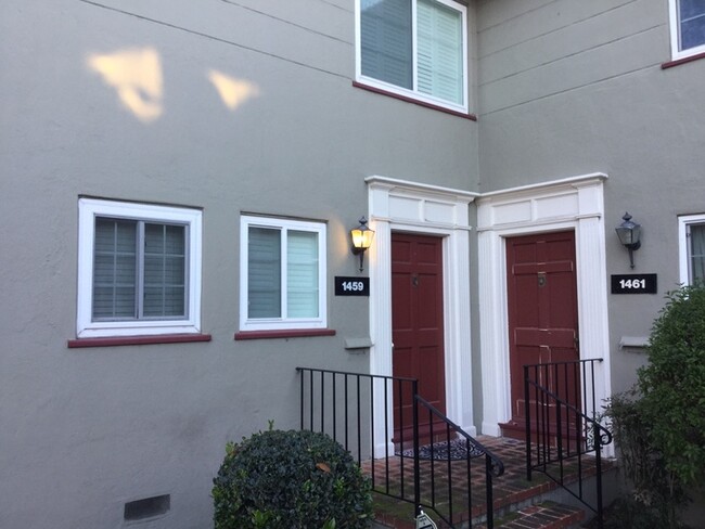 2 bed 1 bath Townhouse with W/D - 2 bed 1 bath Townhouse with W/D