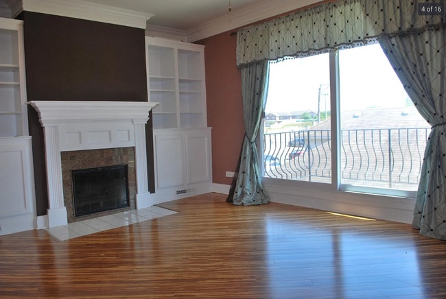 sala de estar - 5520 Belmont Rd Unidad #3D