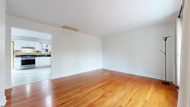 Photo - 450 Redwood Ave