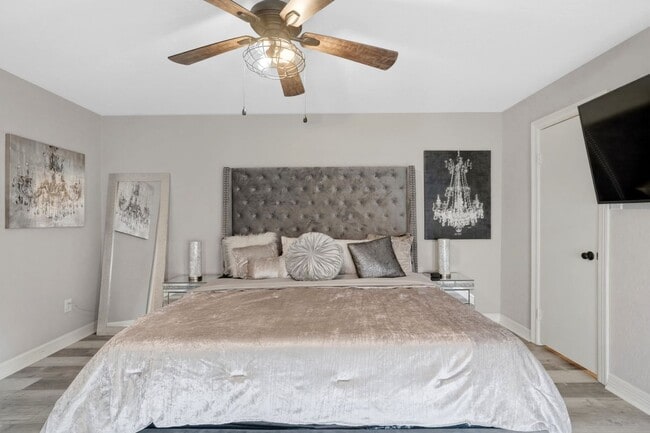 Photo - 2938 Camelot Ln