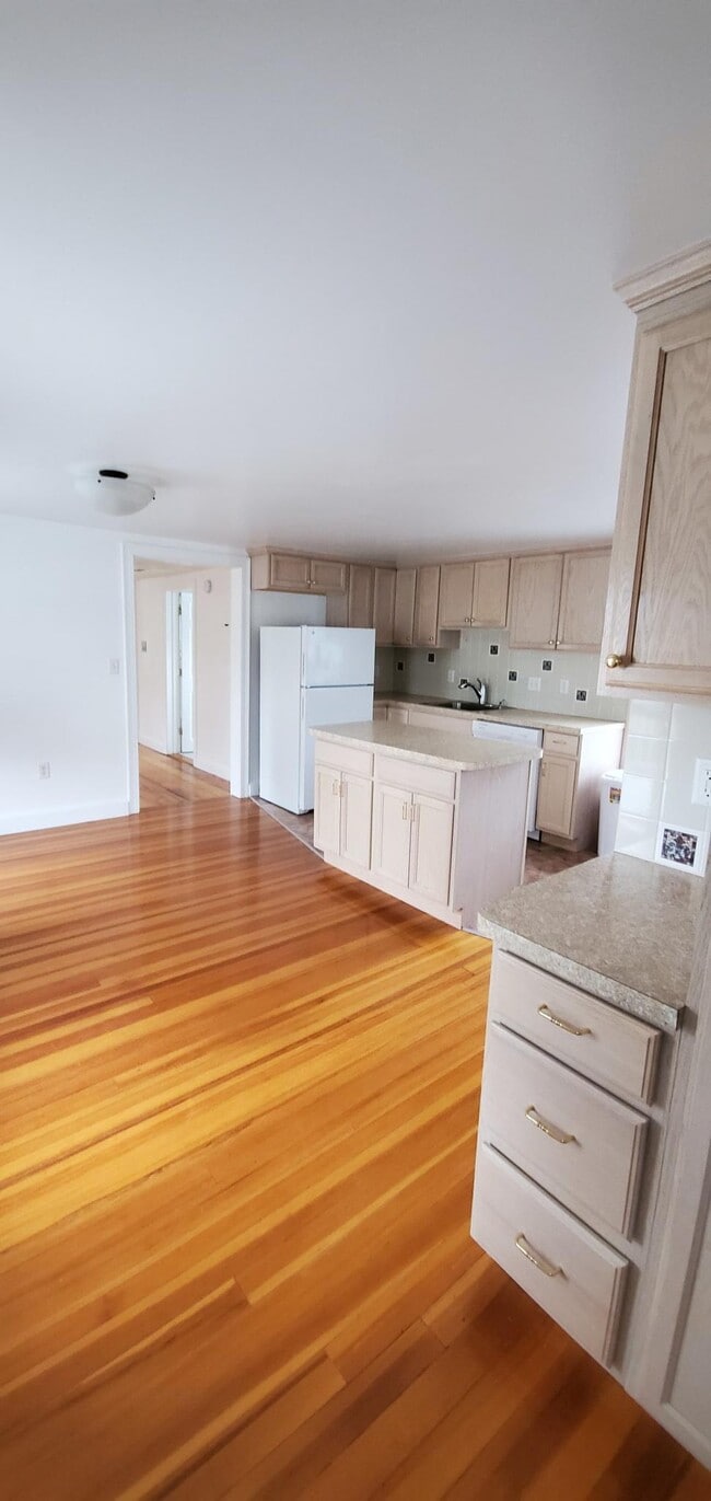 Building Photo - 62 Elm St Unit 62 Elm St. Newton
