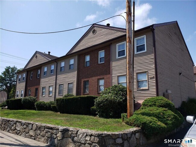 Building Photo - 1300 Capitol Ave Unit C