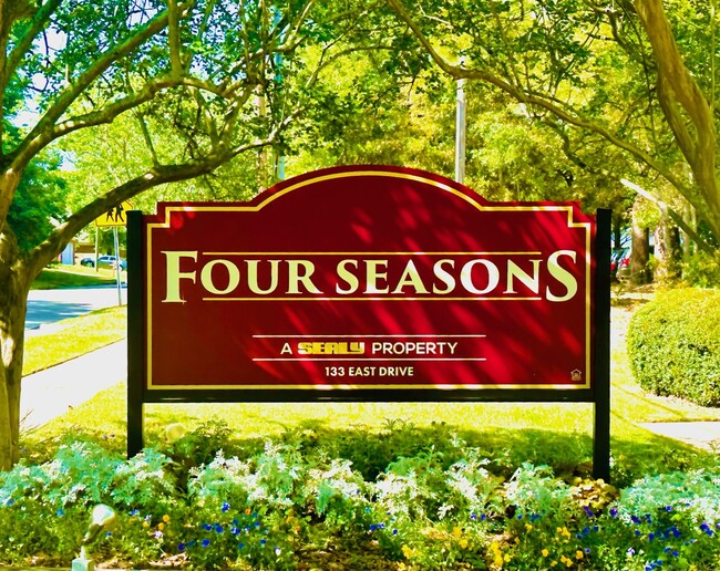 Building Photo - Four Seasons Rental