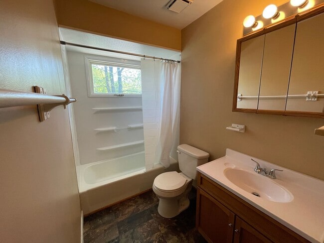 Photo - Great Location in West Rock Island!