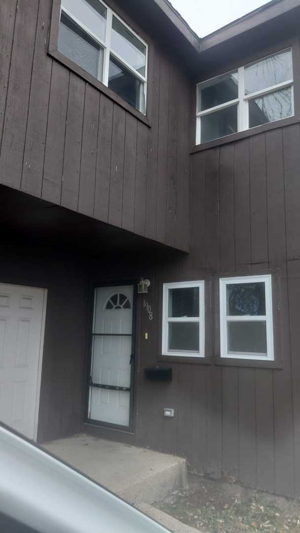 Building Photo - 1908 Moore Ave