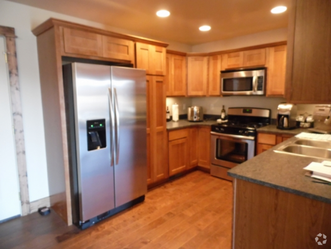 Building Photo - Four Bedroom Home in Northwest Bozeman - C...