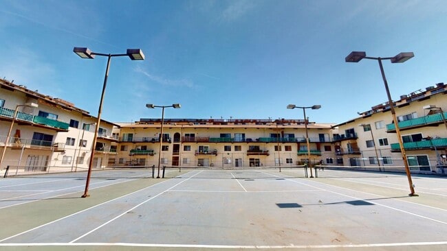 Building Photo - 5460 White Oak Ave Unit C109