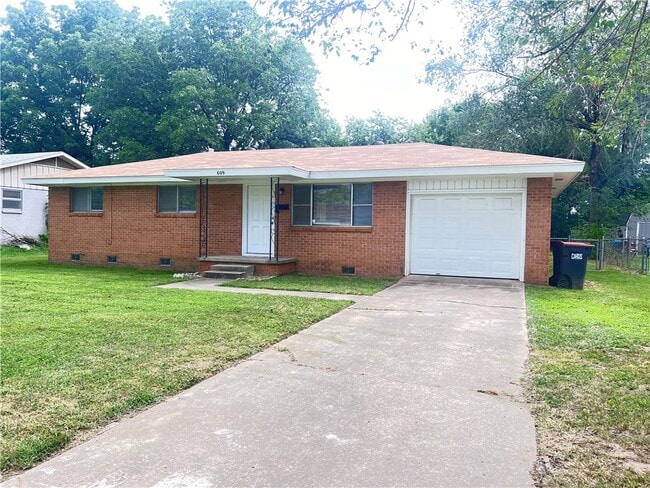 Photo - 609 Cedar St