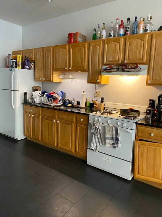 Photo - Spacious 4-bedrooms 2-bathrooms