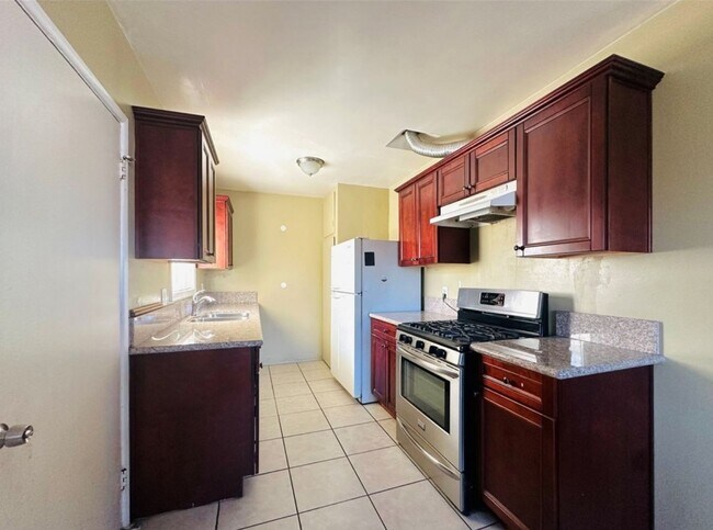 3661 Webster Ave Unidad A