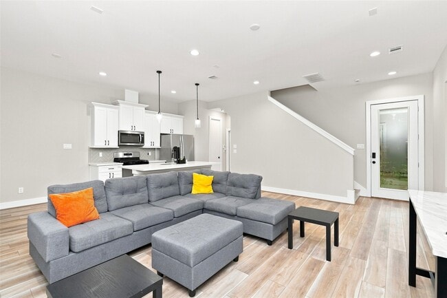 Photo - 8324 Curry Rd