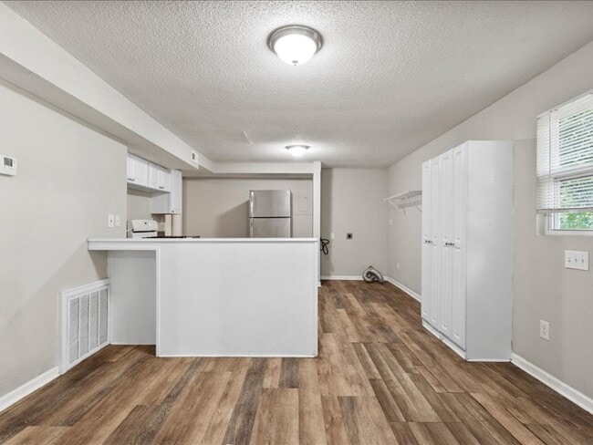 Photo - 10 W 98th St