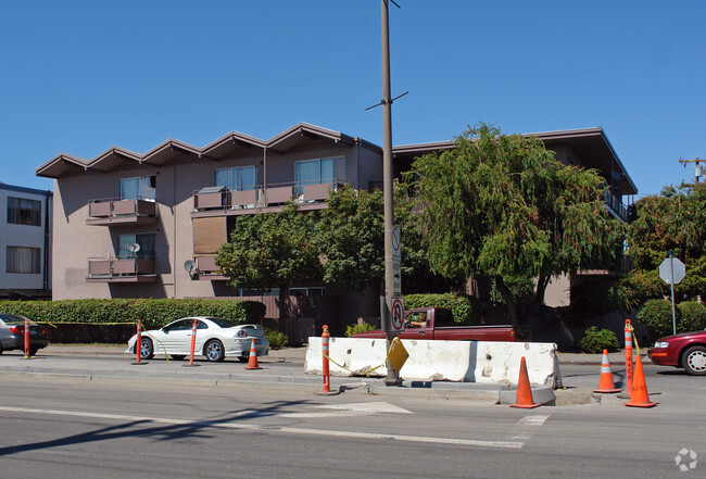 Building Photo - Middlefield Apartments