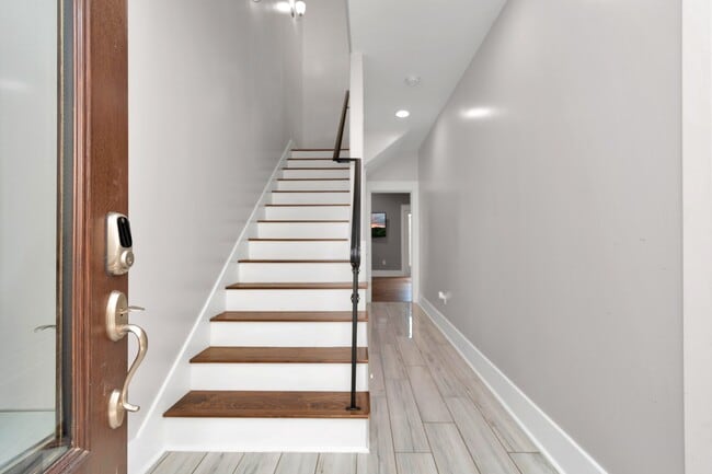 4962 Edison Park Ln