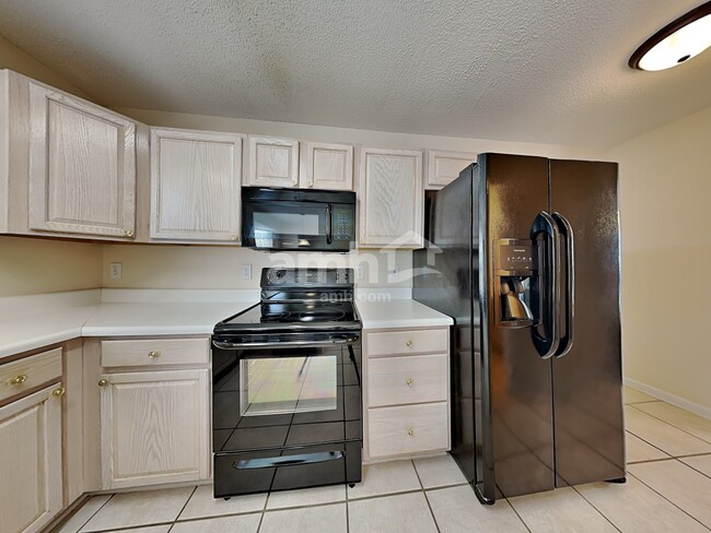 Photo - 2911 Firethorn Dr