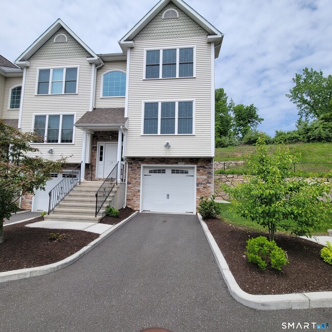 Building Photo - 19 Oak Meadows Dr Unit 19
