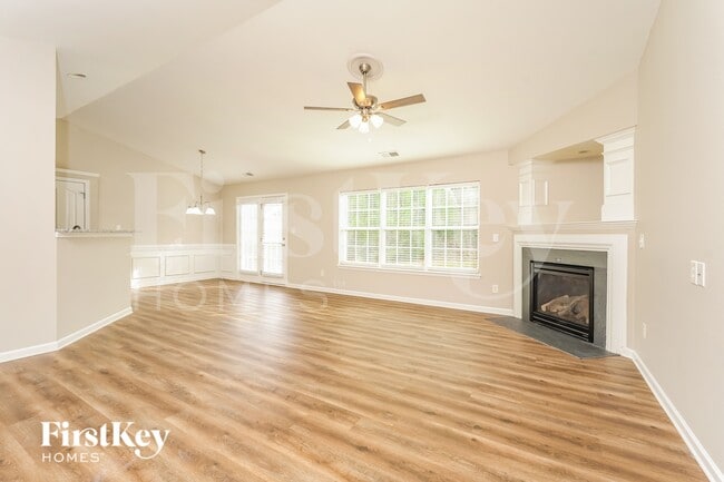 Photo - 3365 Lilliefield Ln