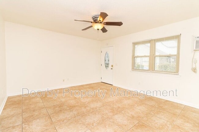 Photo - 1809 N Hawthorne St