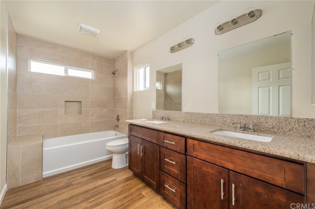 Photo - 924 Columbia St Unidad 2