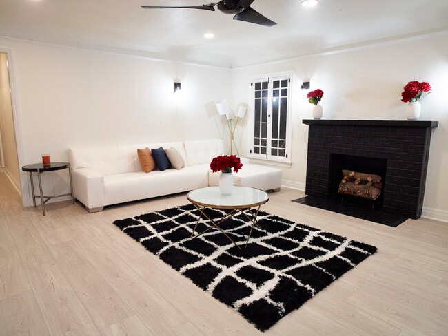 Building Photo - 2406 3rd Ave Unit 2406 Rental