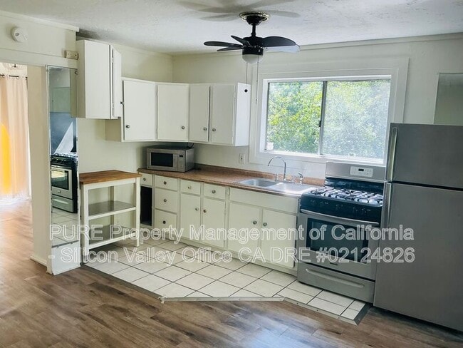 Photo - 20899 Aldercroft Heights Rd